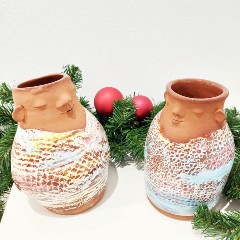 Eva Ronnevig Tonskulpturen, Vasen Ton, teilweise glasiert Höhe14-20 cm