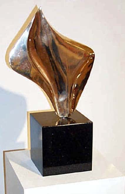Wolfgang Lamché Rochen Bronze, poliert Auflage 8 Ex. poliert, 4 Ex. patiniert Höhe ca. 32 cm mit Sockel