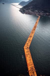 Christo & Jeanne-Claude, Wolfgang Volz The Floating Piers, Lago d’Iseo Original-Fotografie von Wolfgang Volz von beiden Künstlern handsigniert 107 x 70 cm 7 nummerierte Exemplare zzgl. E.A WV 19, 2016