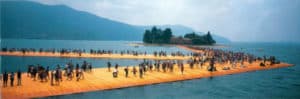 Christo & Jeanne-Claude, Wolfgang Volz The Floating Piers, Lago d’Iseo Original-Fotografie von Wolfgang Volz von beiden Künstlern handsigniert 70 x 228 cm 3 nummerierte Exemplare zzgl. E.A. WV 51, 2016