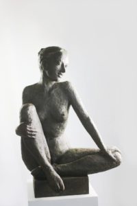 Susanne Kraißer Zwischen Raum Bronze 32 x 20 x 45 cm Auflage 18 Ex.