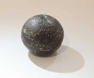 Daisuke Ogura Kugelvase - Bronzefarbe "Hakame" Glasierte Keramik, 2024 6 x 7 x 7 cm