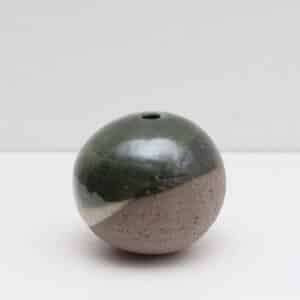 Daisuke Ogura Kugelvase - Weiß "Oribe" Glasierte Keramik, 2024 6 x 7 x 7 cm