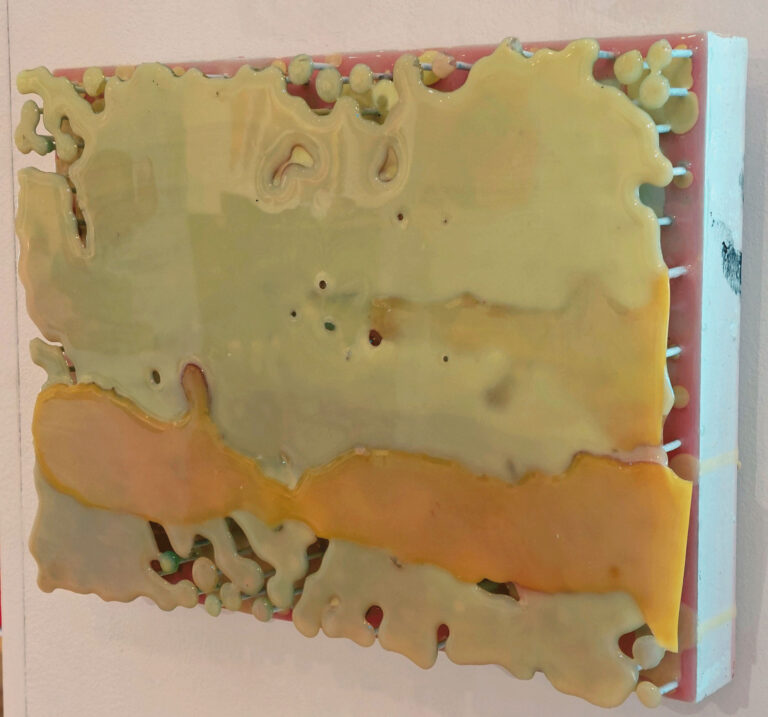 Willi Siber Tafelobjekt beige, 2023 Metall, PIH, Epoxid Maße ca. 30x20x5 cm